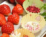A picture of step 9 of Strawberry-Decorated Cup Cakes - For Japanese Doll Festival.
