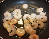 Foto del paso 2 de la receta: Hojaldres de boletus, gambas y huevo