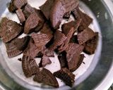 A picture of step 2 of Yummy Oreo white chocolates in cups.