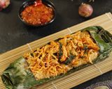 Foto langkah ke 5 dari resep Nasi Bakar Ayam Suwir.