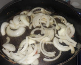 Foto del paso 2 de la receta: Bistec de cerdo encebollado