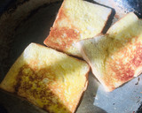A picture of step 2 of Pan toasted bread🍞.