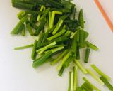 Foto del paso 1 de la receta: Higadito Salteado con Moyashi Cebollita China!
