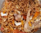 Foto langkah ke 4 dari resep Mie Telur Goreng.