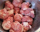 A picture of step 3 of Tomato Cheese Meatballs using Thinly Sliced Pork Offcuts.