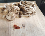 Foto del paso 3 de la receta: Espaguetis al aglio con gambas y setas