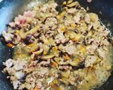 Foto del passaggio 1 della ricetta Pasta al ricordo d'infanzia: carne macinata, zucchine e funghi