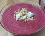Foto del paso 4 de la receta: Gazpacho de remolacha con requesón y nueces