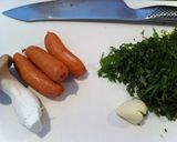 A picture of step 1 of Shiso-Flavoured Aglio, Olio e Peperoncino.