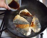 A picture of step 4 of Easy Curry Teriyaki Mackerel.