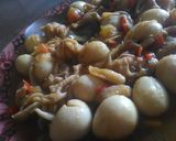 Foto langkah ke 7 dari resep Oseng jamur tiram telur puyuh.