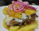 Foto del paso 11 de la receta: Arepa🫓burger🍔de pollo🥯🍗🍍🧀🧄