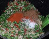 A picture of step 3 of Chicken vegetable macroni kabab.