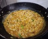 A picture of step 4 of Mayo Aata noodles.