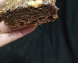 A picture of step 5 of Oreo and walnut brownies.