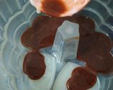 Foto langkah ke 4 dari resep Puding Coklat Berlapis.