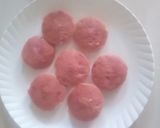 A picture of step 2 of Pink idli with beetroot coconut chutney.