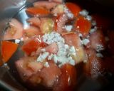 Hình bước làm 2 của món Bún cà chua thì là