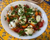 Une image de l'étape 10 de Salade de tomates cerises bicolores à la mozzarella, persil et crème de balsamique.