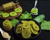 A picture of step 5 of Ground rice Spinach chakli.