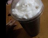 A picture of step 1 of Oreo milkshake.