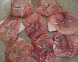 A picture of step 4 of Saltimbocca with saffron mash.