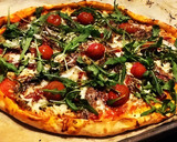 Foto del paso 4 de la receta: Pizza casera de rucula y anchoas
