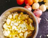 A picture of step 1 of Gobhi Aloo ki sabji 😋😋 cauliflower and potato sabji 😋.