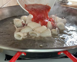 Foto del paso 3 de la receta: Fideuà negra de chipirones y langostinos