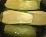 Foto del paso 1 de la receta: Calabacines rellenos de tomate y queso