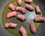 Foto del paso 2 de la receta: Arroz improvisado de salchichas y morcilla