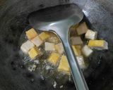 Foto langkah ke 2 dari resep Oseng Kembang Kol dan Sosis.