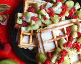Foto del paso 3 de la receta: Gofres de kéfir con kiwi y frambuesas