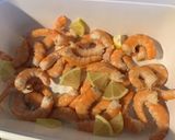 Une image de l'étape 3 de Crevettes sauvages marinées sauce pêche curry au citron et aneth.