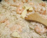 A picture of step 2 of Risotto gamberi e caviale prawn and caviar risotto 🎄.