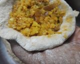 A picture of step 4 of Gobi aur pyaz ke paratha.