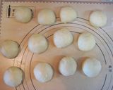A picture of step 4 of Small Baked Curry Bread.