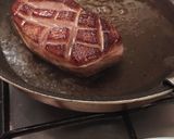 Une image de l'étape 2 de Magret de canard aux raisins.