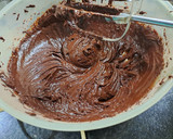 Foto del paso 2 de la receta: Budín de algarroba, nueces y chips de chocolate sin tacc