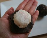 A picture of step 4 of Strawberry Ohagi Rice Cakes.