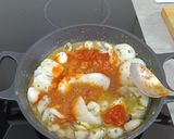 Foto del paso 3 de la receta: Paella individual de marisco con costra de alioli 🥘🥘🦞
