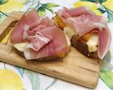 Foto del passaggio 2 della ricetta Bruschetta zucca Delica,Fontal e Prosciutto crudo