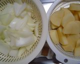 A picture of step 1 of Potato and Bacon Milk Stew.