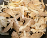 Foto del paso 6 de la receta: Escalopines con salsa de setas