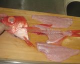 A picture of step 2 of Restaurant-Quality Simmered 'Kinmedai' (Splendid alfonsino) Head and Japanese Leeks.