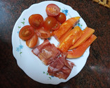 Foto del paso 1 de la receta: Desayuno tropical: Papaya con jamón serrano y tomate cherry