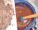 Foto del paso 2 de la receta: Bombones de chocolate con relleno de fresa