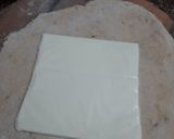 A picture of step 5 of Cheesy pizza sauce paratha.