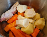 Foto del paso 4 de la receta: Caldo de verduras y pollo