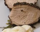 Foto del paso 14 de la receta: "Lomo de cerdo al pimiento" en una cama de espárragos y puré